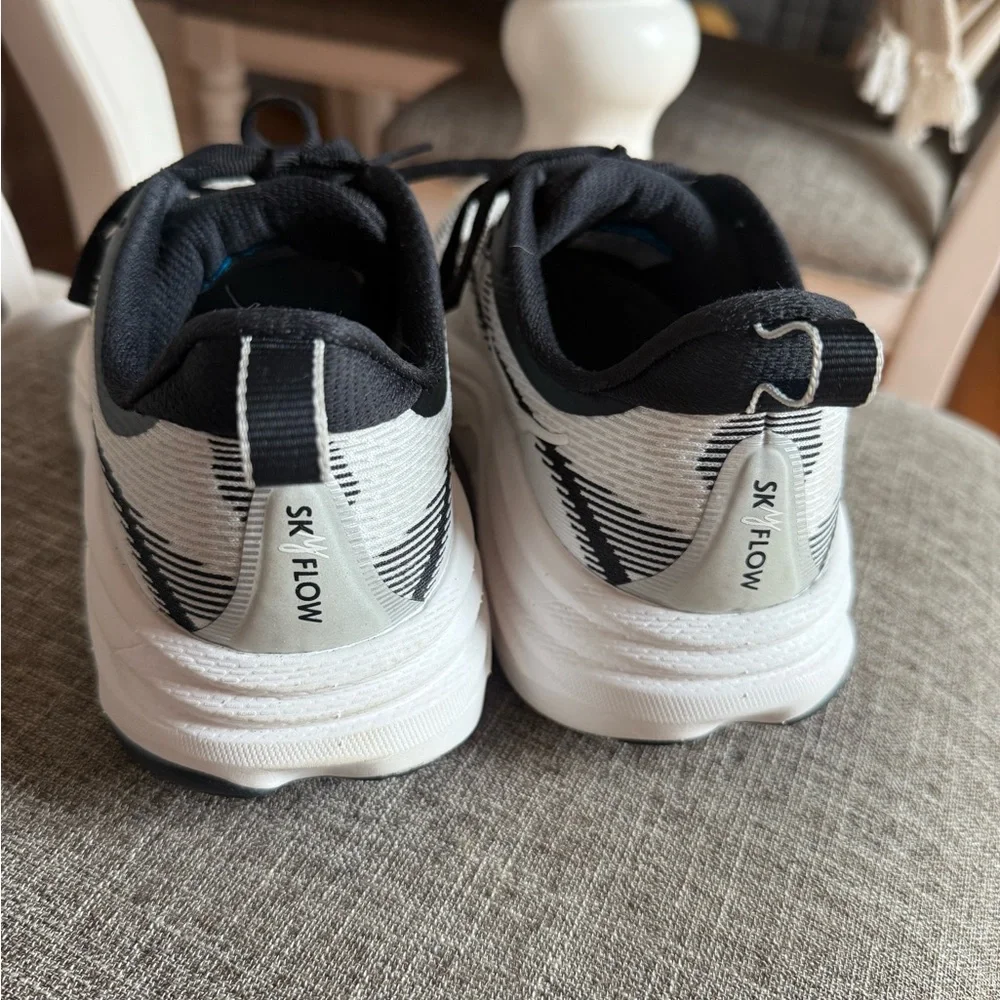 Women’s Hoka Skyflow Sneaker - Picture 5 of 8